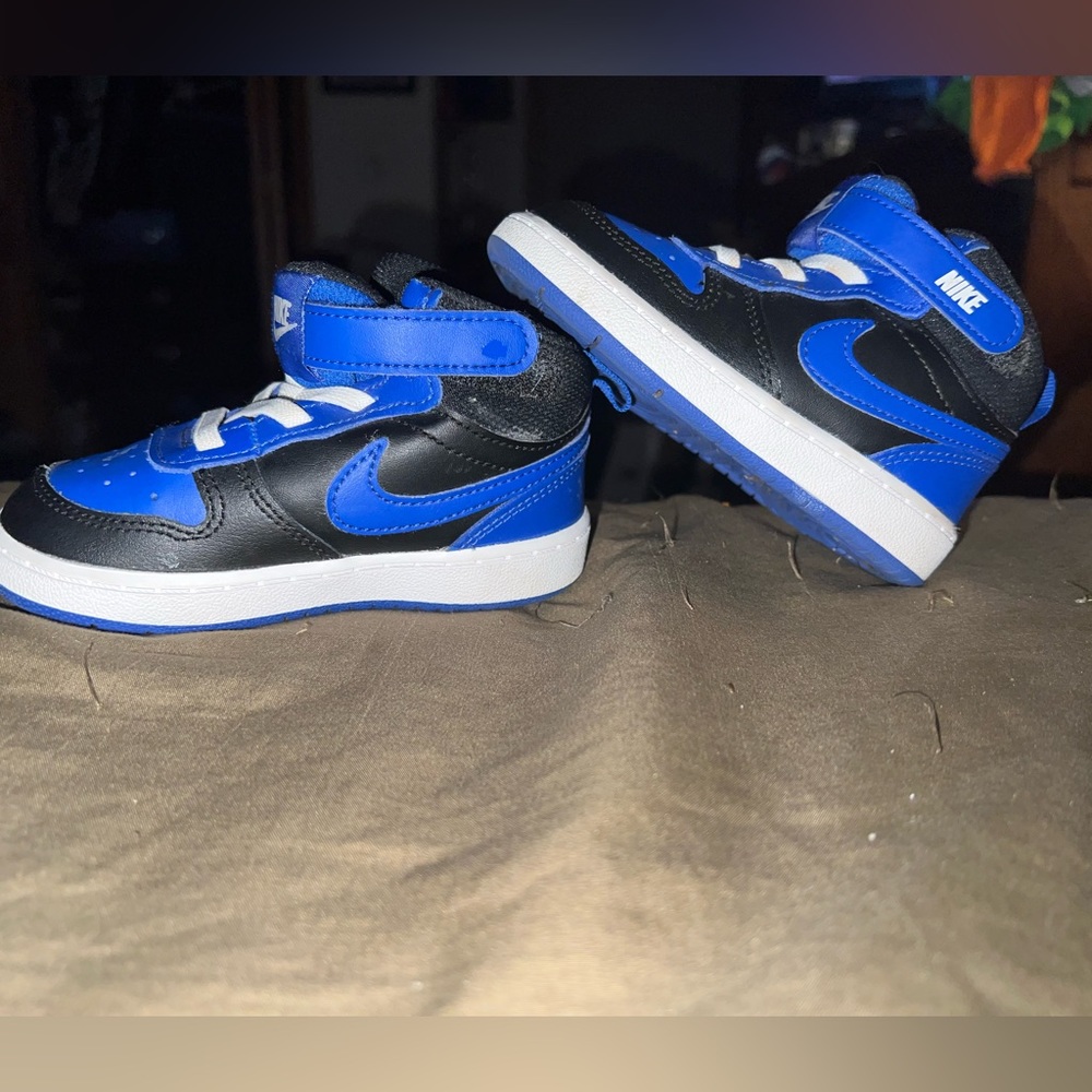 Toddler Nikes size 7c